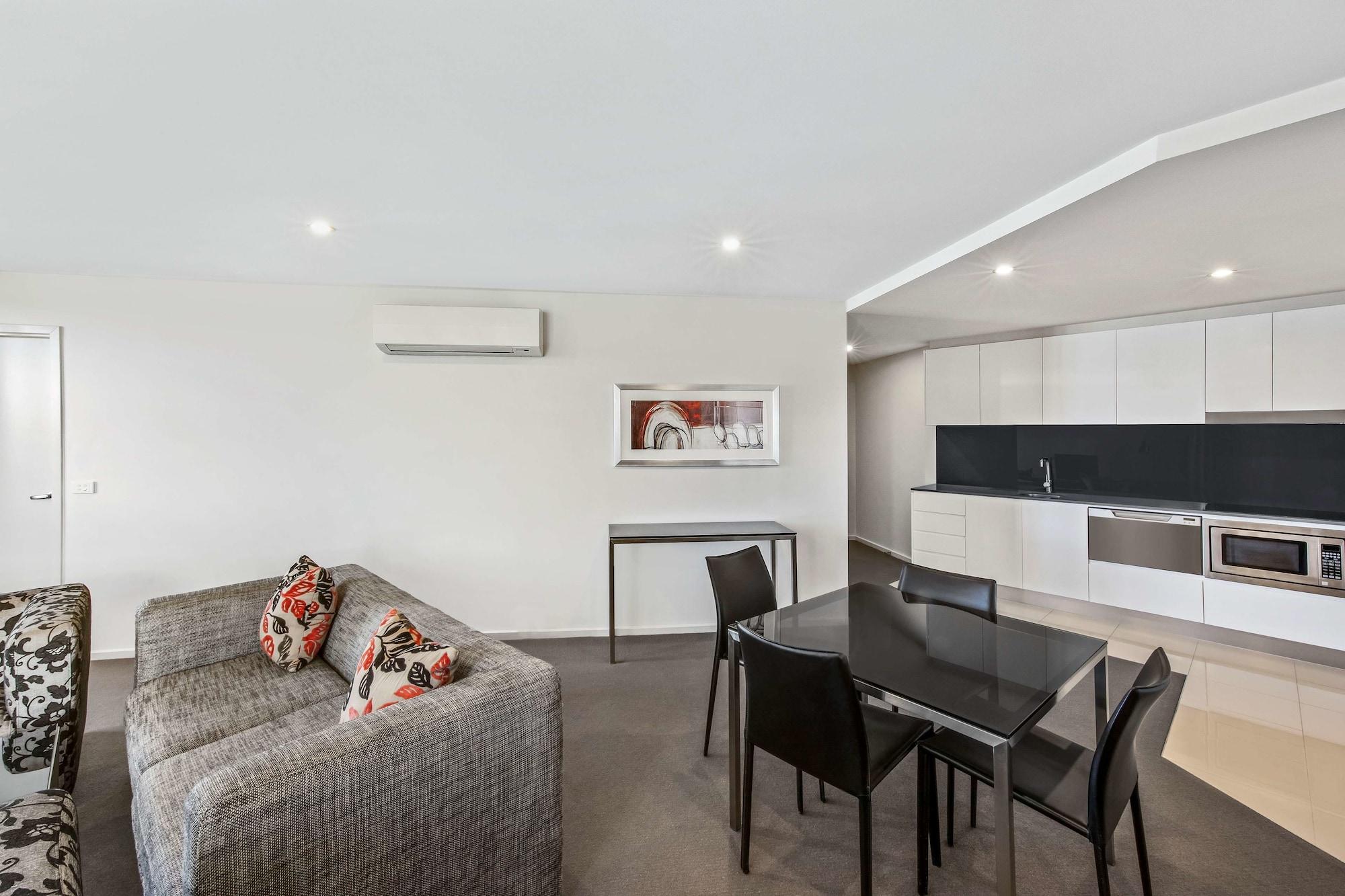 Adina Serviced Apartments Canberra Dickson מראה חיצוני תמונה